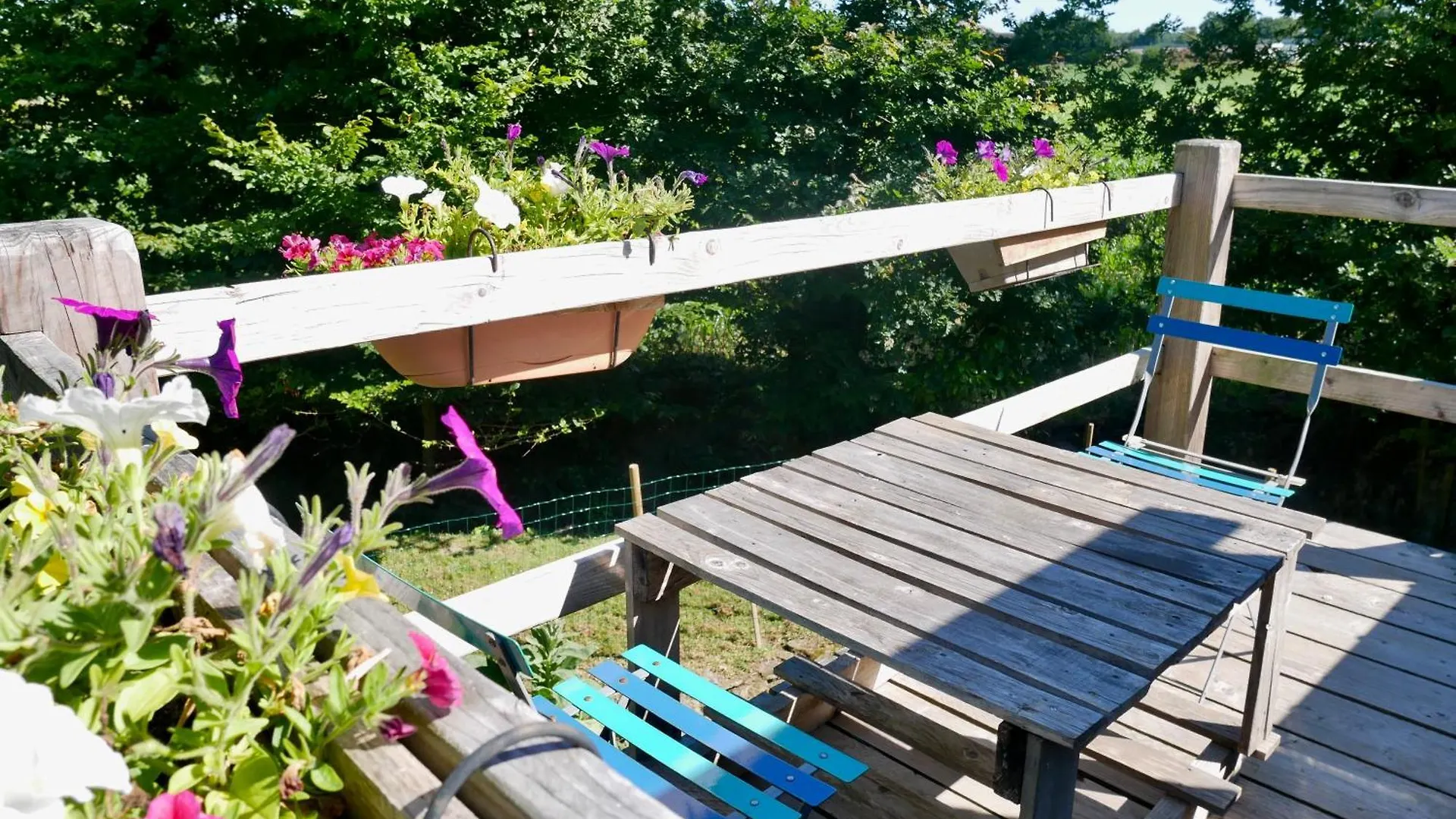Holiday home Maison Canal De Nantes A Brest Paule