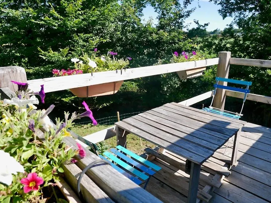 Holiday home Maison Canal De Nantes A Brest Paule France